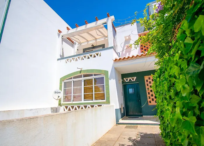 Crossing Keys, Two Bedrooms, Феррагуду