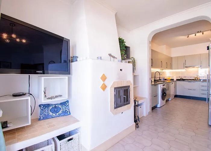 Апартаменты Crossing Keys, Two Bedrooms,