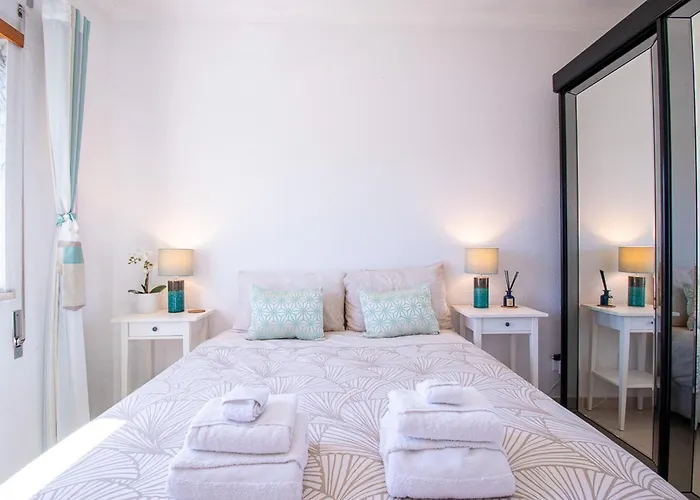 Апартаменты Crossing Keys, Two Bedrooms, Феррагуду
