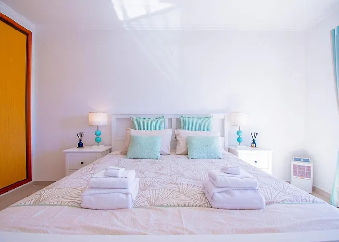 Апартаменты Crossing Keys, Two Bedrooms,