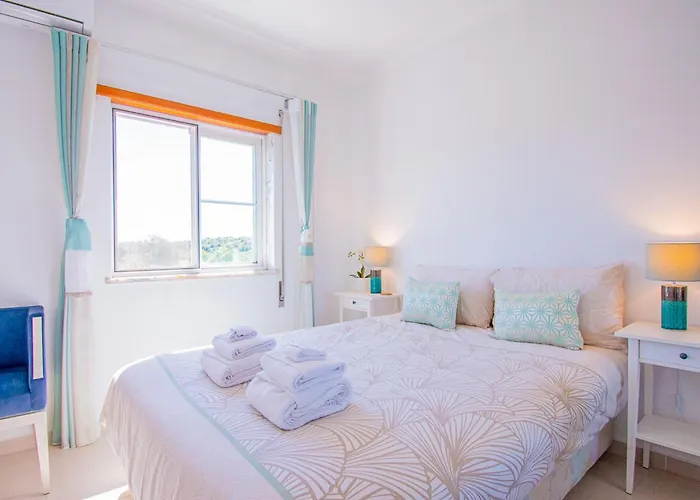 Crossing Keys, Two Bedrooms, Апартаменты Феррагуду